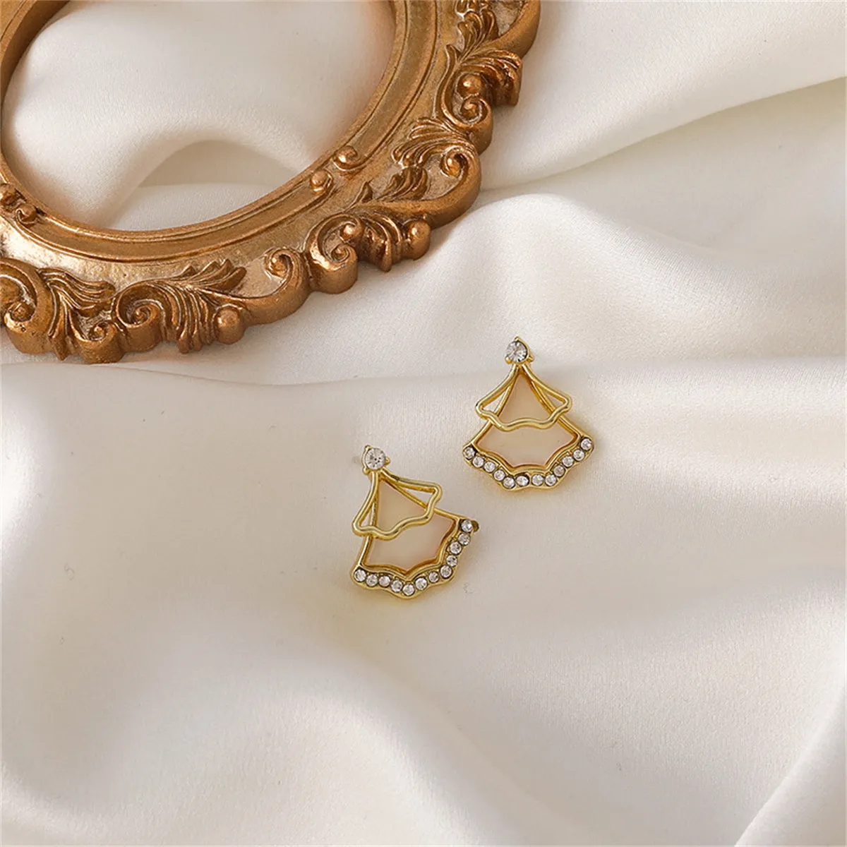 Cubic Zirconia & Resin 18K Gold-Plated Open Fan Ear Jackets