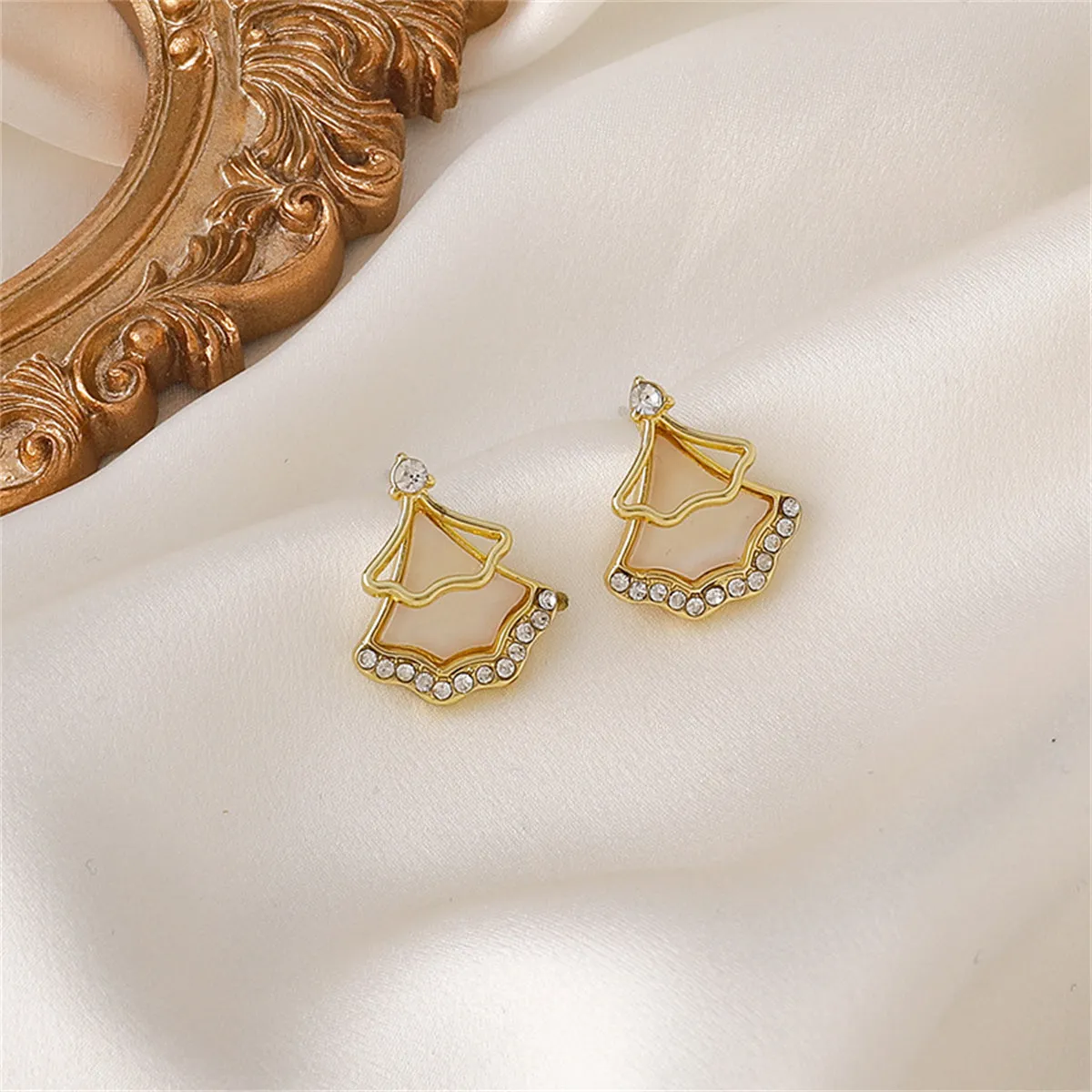 Cubic Zirconia & Resin 18K Gold-Plated Open Fan Ear Jackets
