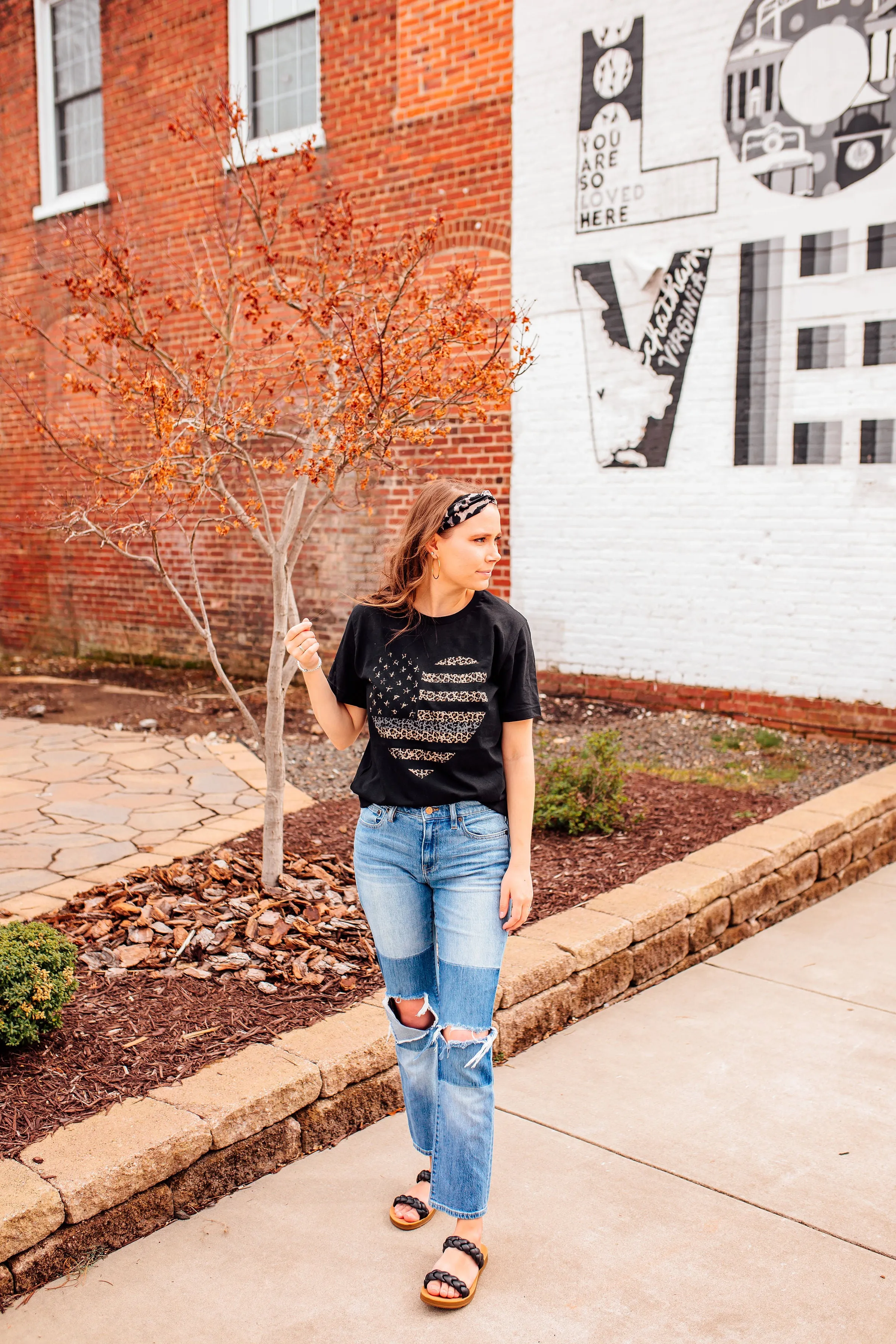 Distressed Leopard Heart Flag © Unisex Tee (Thin Silver Line)