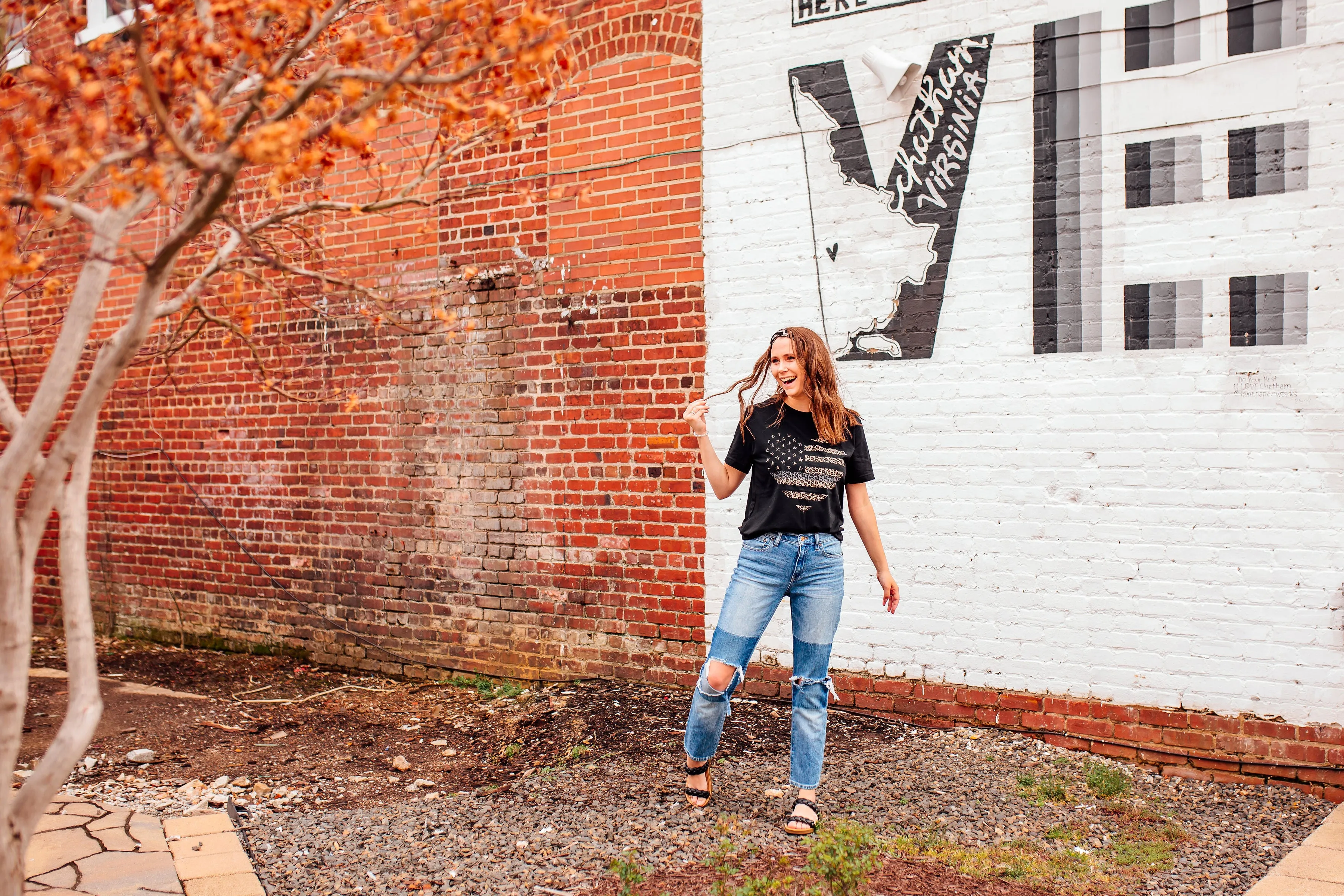 Distressed Leopard Heart Flag © Unisex Tee (Thin Silver Line)