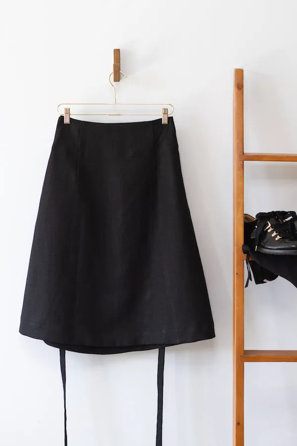 EVERYDAY BEAUTIFUL A-LINE APRON WRAP SKIRT IN BLACK LINEN
