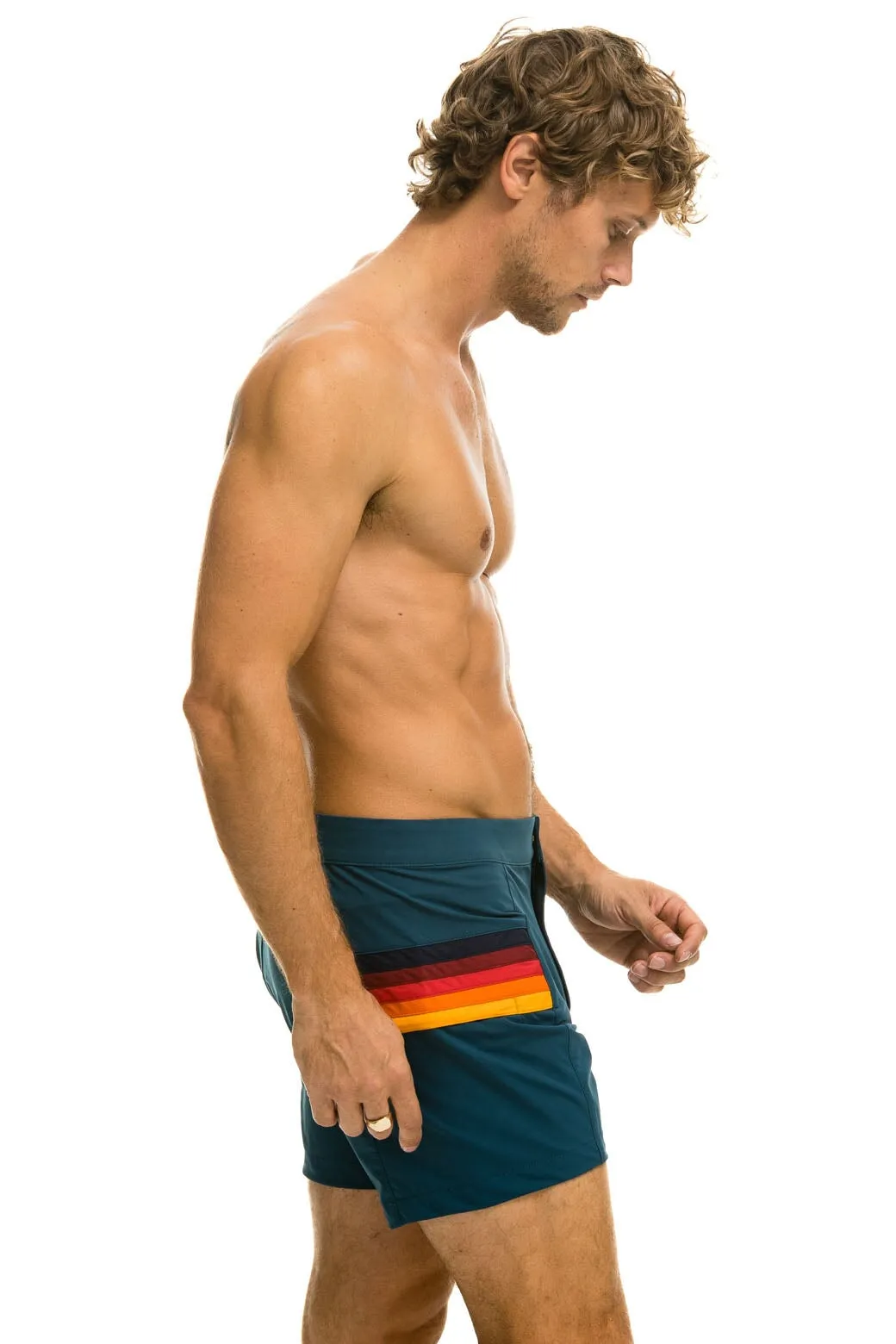 MEN'S HORIZONTAL 5 STRIPE FLEX SHORTS - DEEP OCEAN