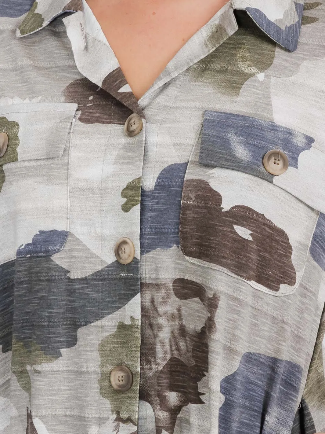 WOMEN'S LONG SLEEVE BUTTON CLOSURE POCKETS CAMO PRINT TOP